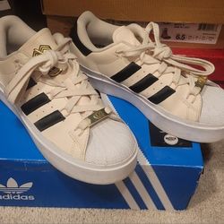 Women's Adidas Size 6