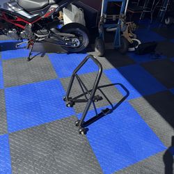 Motorcycle stand/dolly. (Front fork)