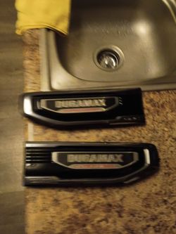 GMC SIERRA 1500 3.0 DURAMAX SIDE FENDER BADGES O. E. M