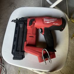 Milwaukee Brad Nailer 18ga M18