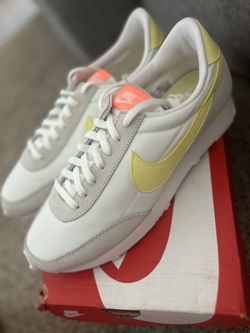 Brand New Woman's Nike Daybreak Pale Ivory Light Citron
