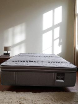 Brand New Stearns & Foster Queen Size Pillow Top Mattress Only On Sale