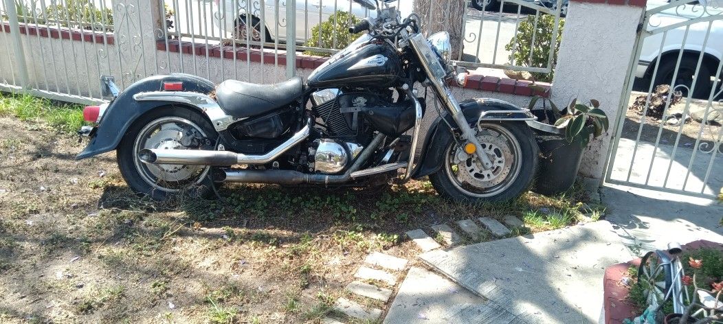 Suzuki Motorcycle 900$