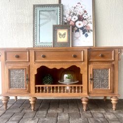 Gorgeous Buffet / Sideboard with Open Nook & Elegant Legs