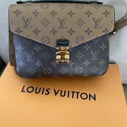 Lv Two Tone Monogram Pochet Metis Purse