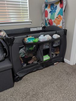 Baby Crib/Bassinet With Mattress 