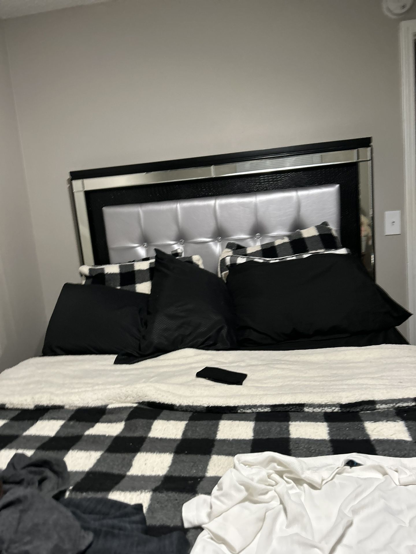 Bed Queen With Head Board