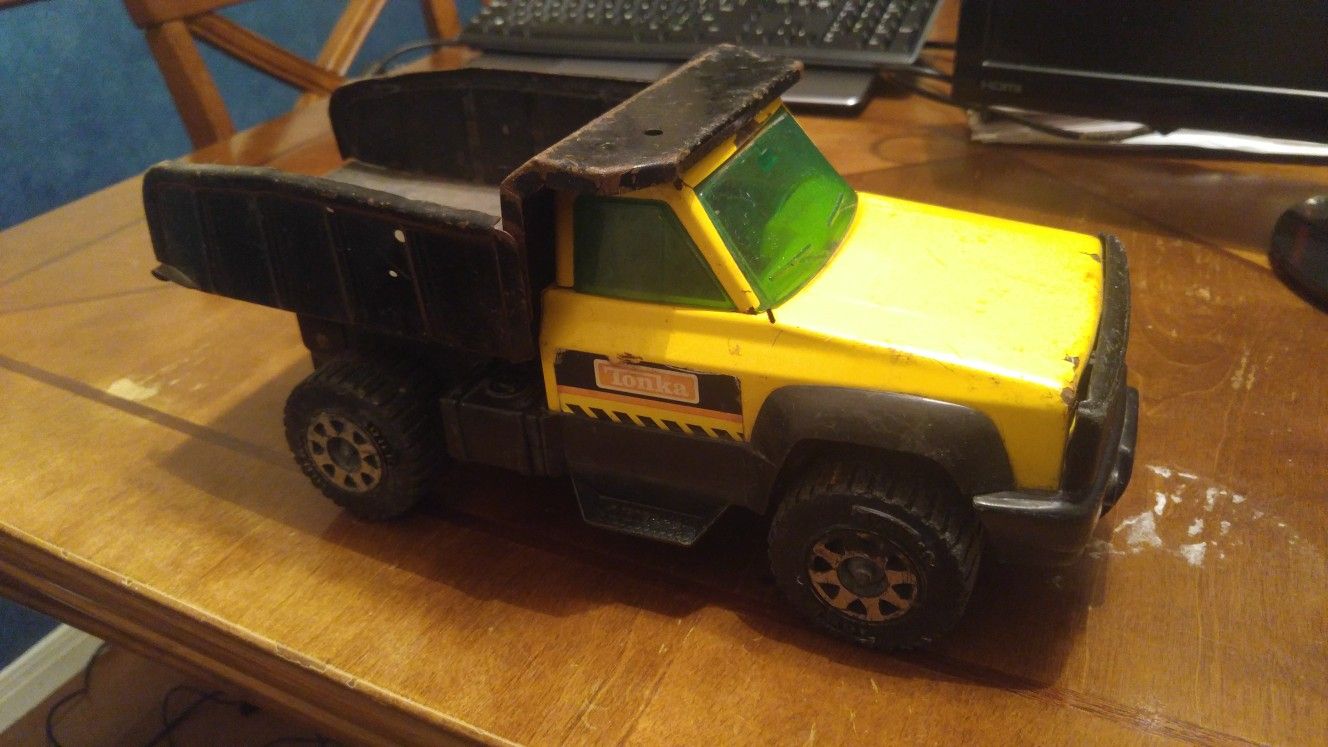 1993 Tonka Pressed Steel Dump Truck