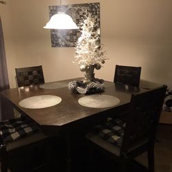 Table/chairs