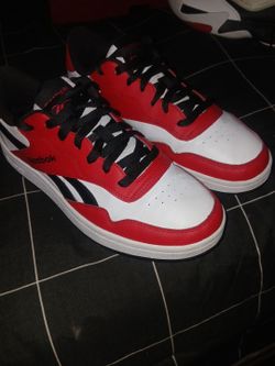 New Reeboks size 7 and 1/2