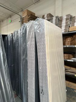 Box spring disponible😍 medida