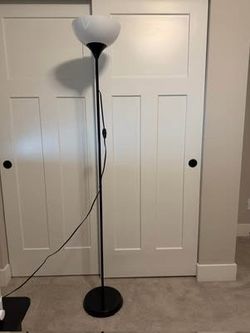 Floor lamp - Like NEW