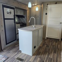 Rv Travel Trailer 32 Ft 2 Rooms 