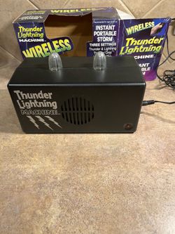 Vintage 2002 Thunder Lightning Machine Makes Sounds & Shows Lights