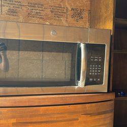 Like New GE 1.6 CU. FT. OVER RANGE MICROWAVE OVEN W/ RECIRCULATING 