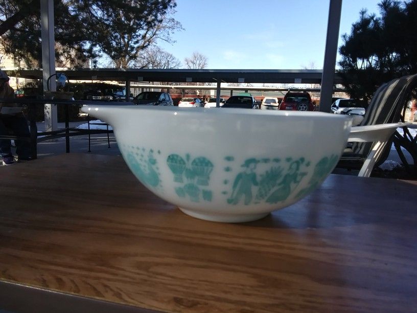 Vintage Pyrex Bowl