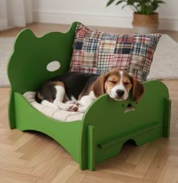 New wood pet beed for small/med pets with pillow (new in box)