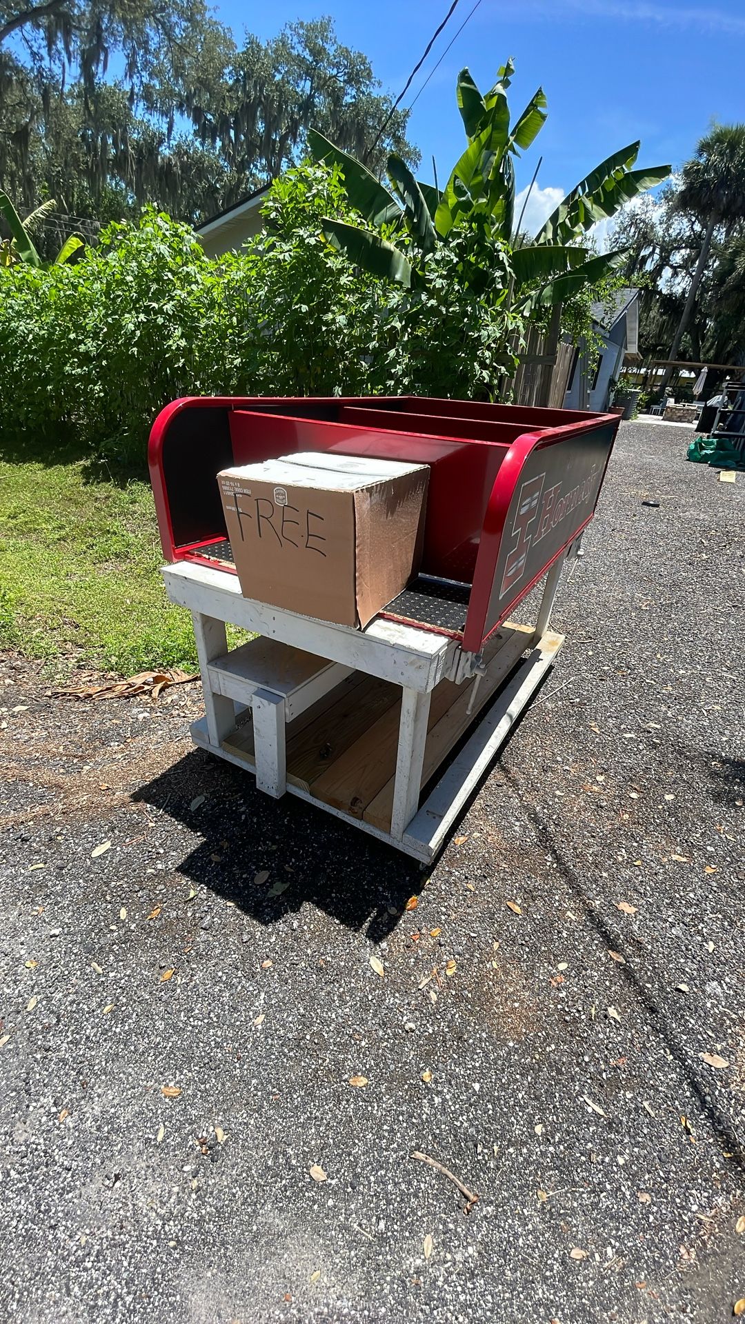 Free workbench and metal shelf
