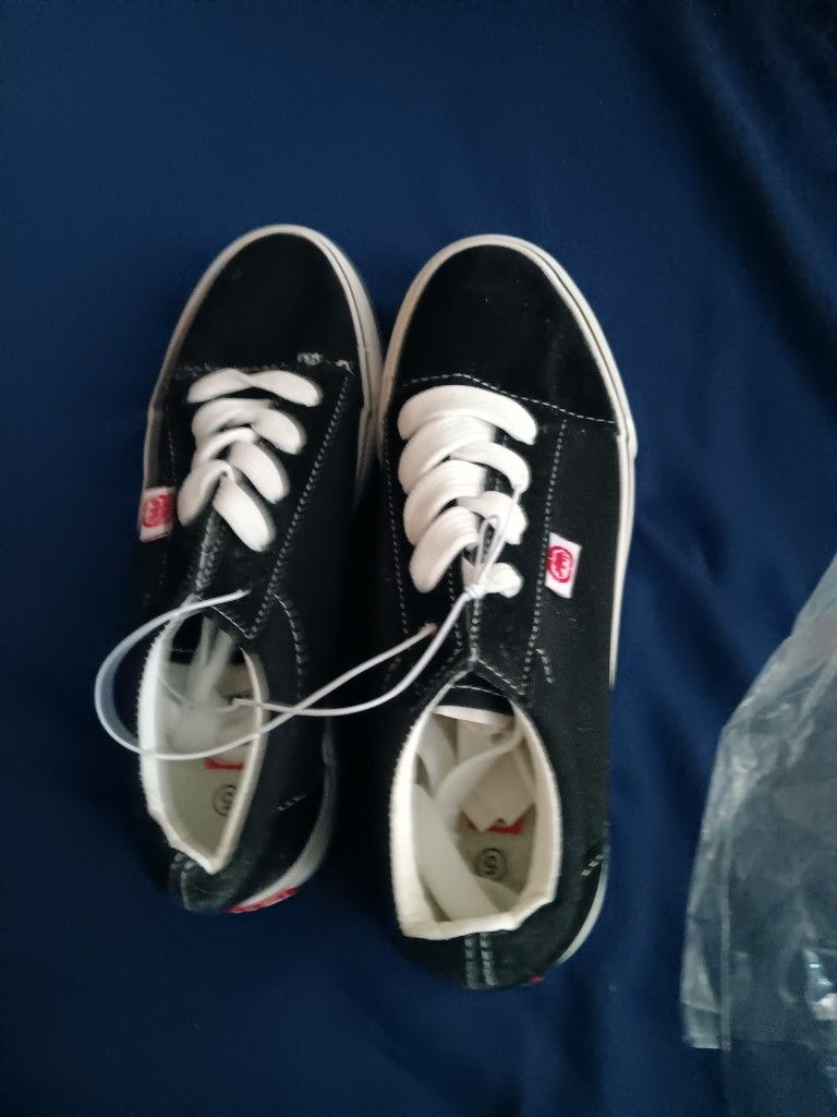 Boy's Ecko unltd steven-28bp youth lace skate sneakers size 5