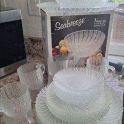 Vintage Arcoroc Complete Service For 8 With 2 Completor Service Bowl And Plate Sets!  41 Piece Set! Sacrifice! 