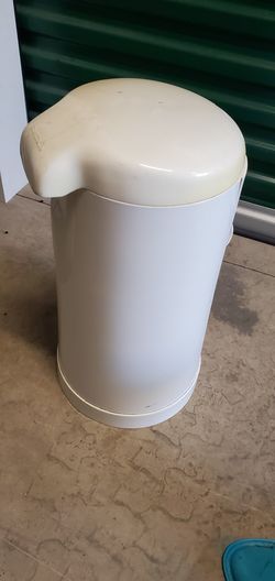 Munchkin diaper pail