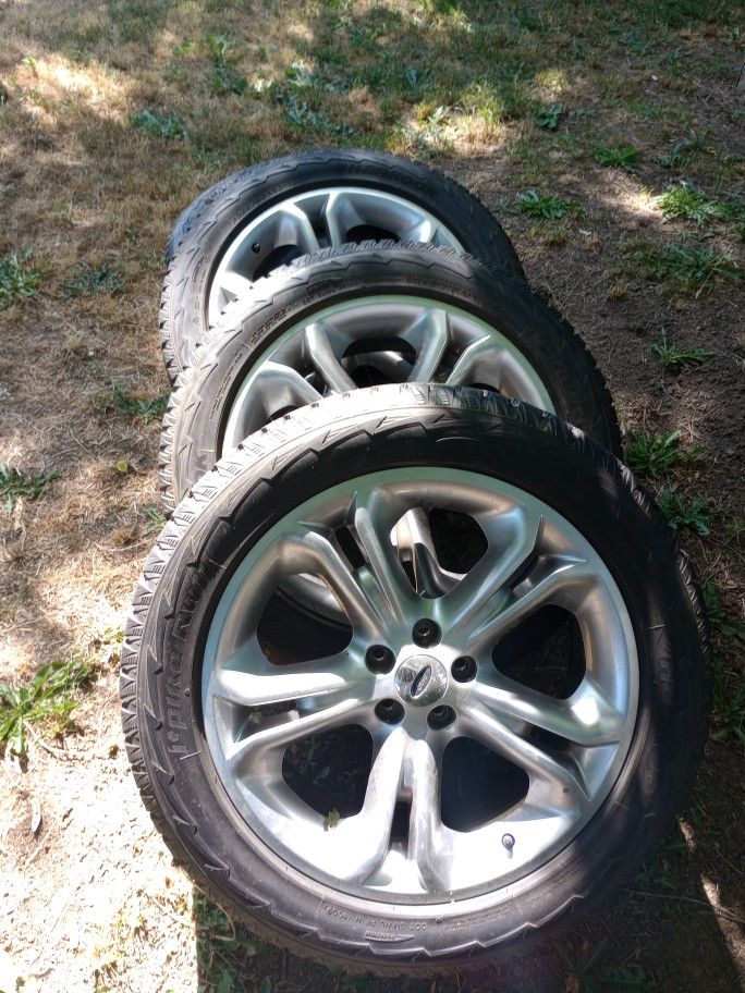 2011 Ford Explorer Two Wheel Drive Tires And Rims Tires Are Studded Like New