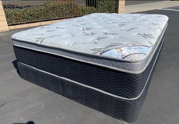 Queen Orthopedic Bamboo Pillow Top Mattress!!