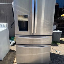 Whirlpool Gold Series Stainless Steel French Door Refrigerator For Sale $650 Or Best Offer