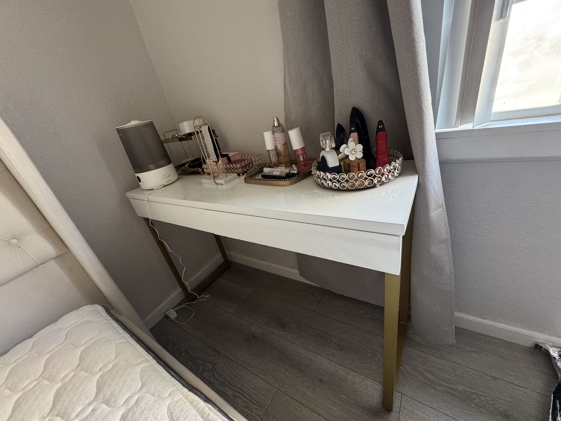 White Desk Table