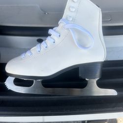 Girls Figure skates Sz 3