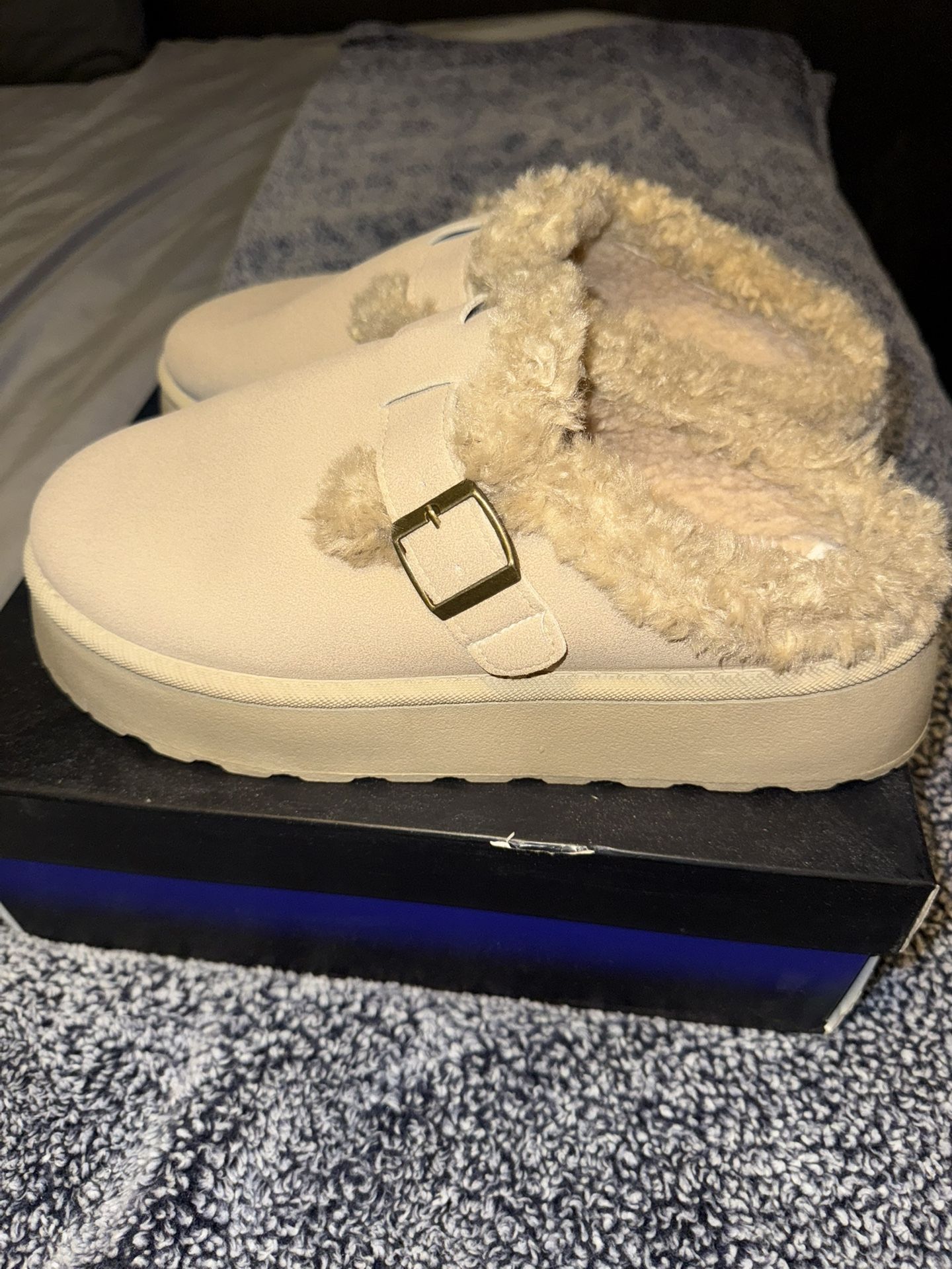 Slippers Size 10