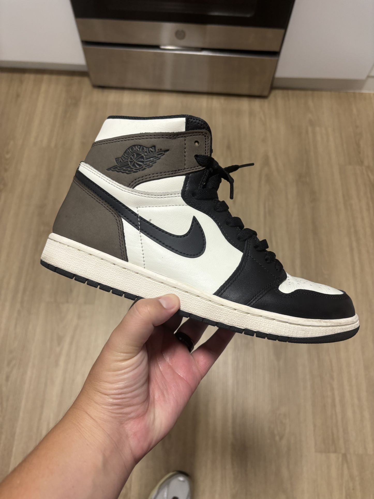 Jordan Retro 1 Mocha 
