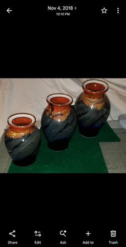 A beautiful set of 3 matching ceramic pottery vases in graduating sizes (Small, Medium, Large).