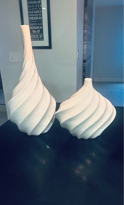 Z Gallerie White Spiral Decorative Vases – Set of 2