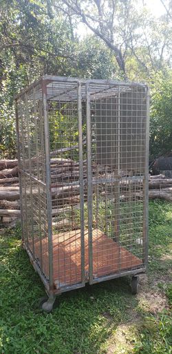 Large heavy duty collapsible cage