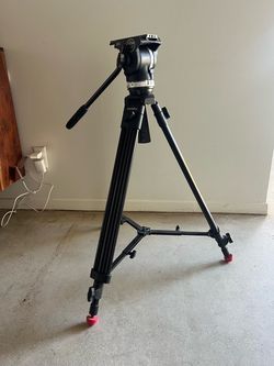 Sachtler Ace M fluid head tripod