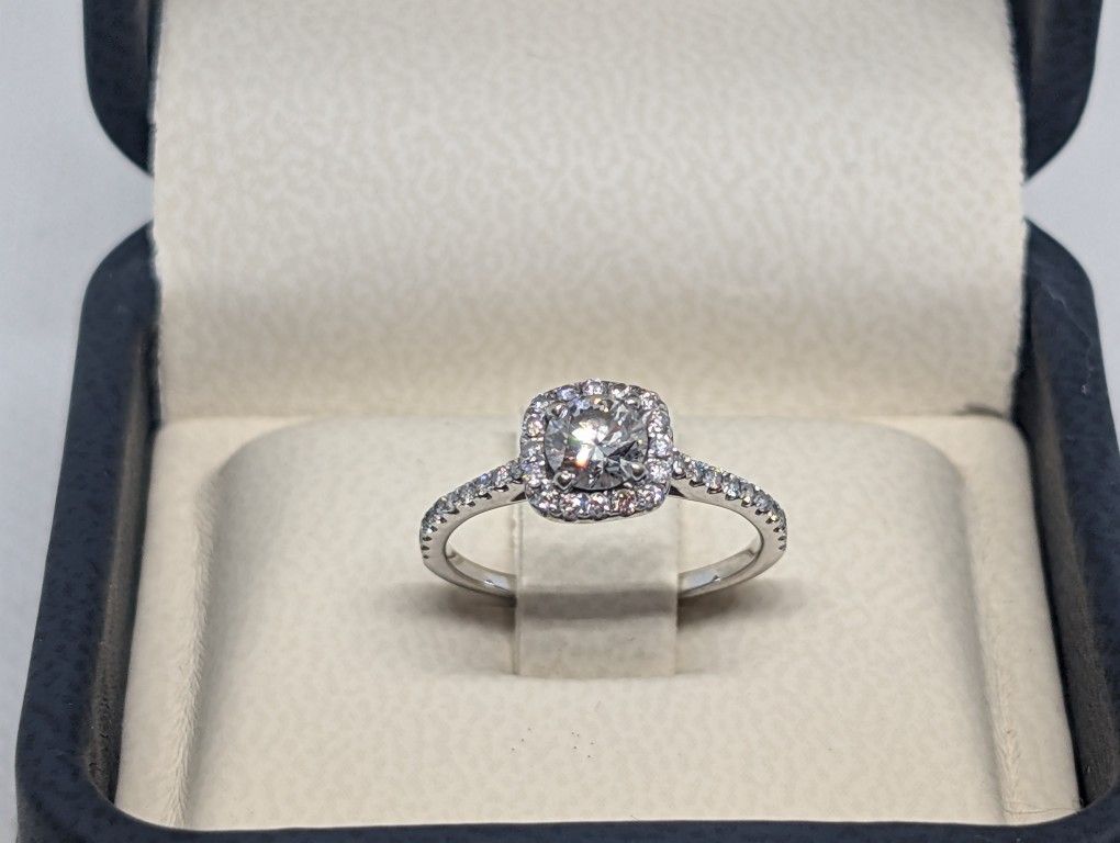 MOVING SALE: 0.43 carat VS1 Diamond Ring - Finger Size 4.50
