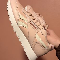 Women’s Size 8 Reeboks w/Memory Foam Insoles 