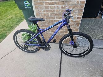 24 girl mountain bike