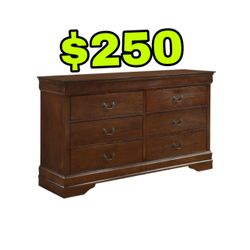 Beautiful New 6 Drawer Dresser Only $250!!!
