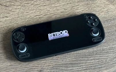 Retroid Pocket 5 (Black) – Excellent Condition, Full Kit with Grip, Case & USB Cable