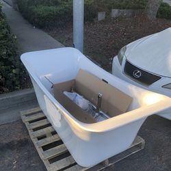 Freestanding Large Acrylic Bathtub With All Hookups (new)