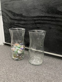 Set Of 2 Vases