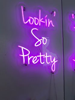 Pink Neon Sign “Lookin’ So Pretty”