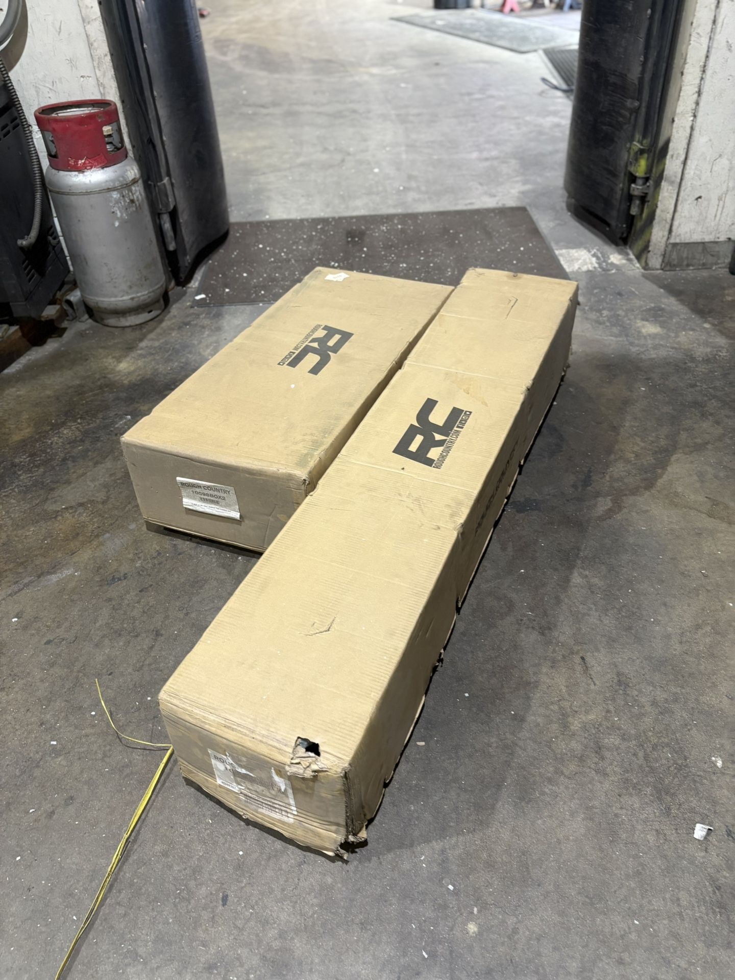 Brand New Rough Country Jeep JL Rear Bumper w/ Tire Carrier – $600 (Save Big!)