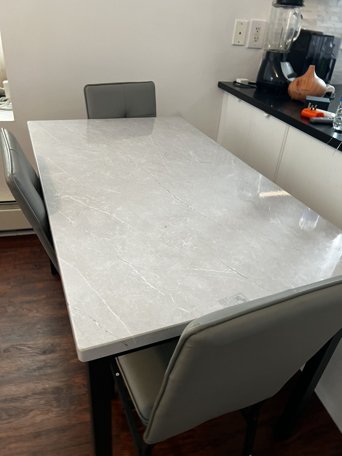 Hooseng Dining Table Set for 4, Modern Faux Marble Kitchen Table with 4 PU Leather Chairs, 5-Piece Small Dining Room Table Set for Dinette, Breakfast 