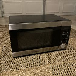 Clean Working Microwave