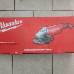 Milwaukee 7"/9" Large Angle Grinder -Corded 