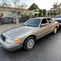 2004 Ford Crown Victoria