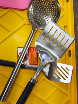 Kitchen tools like new.
